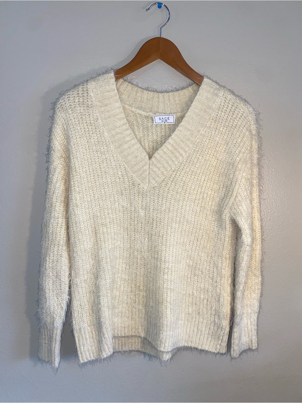 Sage the Label Cream Fuzzy V-Neck Knit Sweater NWOT Size XS